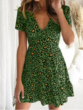 Abito da donna sexy a maniche corte con scollo a V profondo e stampa leopardata, perfetto per appuntamenti, spostamenti quotidiani e occasioni estive.