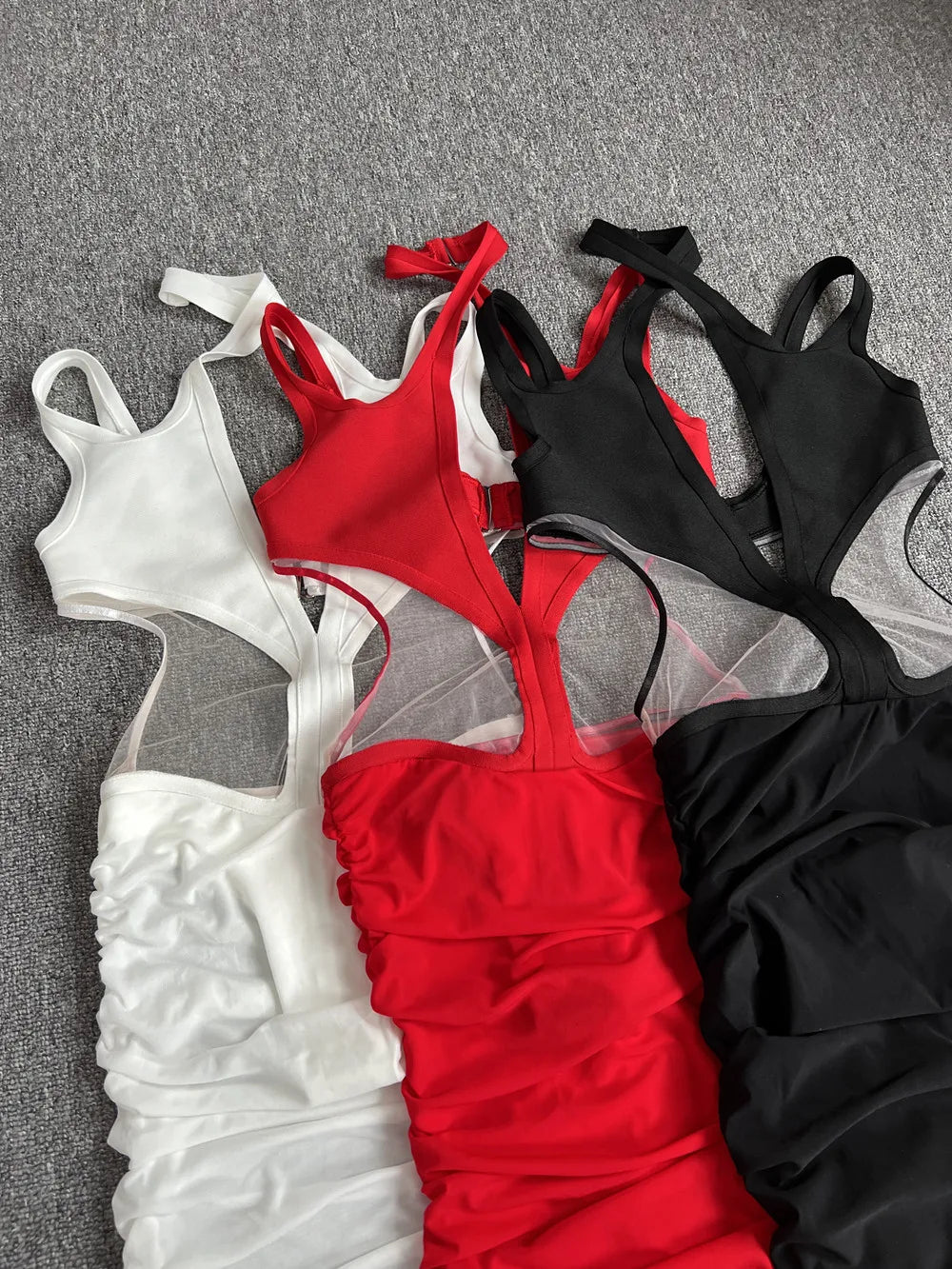 Abito da donna di alta qualità senza maniche, sexy, con scollo all'americana, trasparente, aderente a metà polpaccio, perfetto per serate in discoteca, feste e celebrazioni.